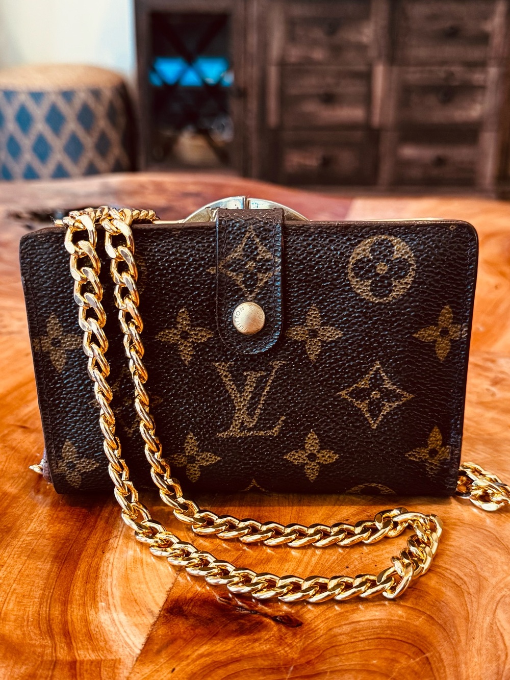 Louis Vuitton Viennois compact monogram wallet with unbranded 47 inch chain - Picture 3 of 16